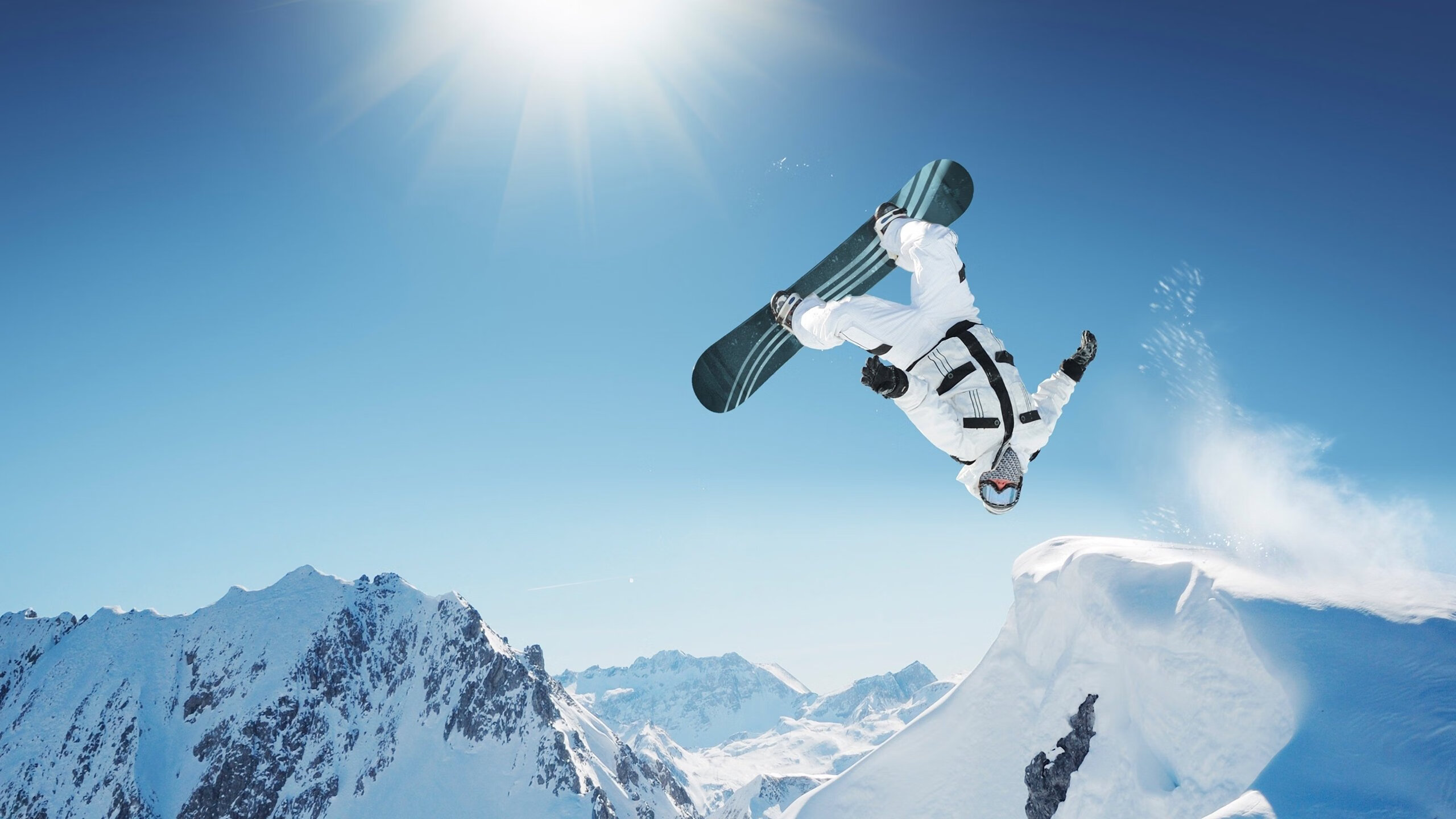 “滑轮赛：新兴选手以惊艳表现打破传统束缚”